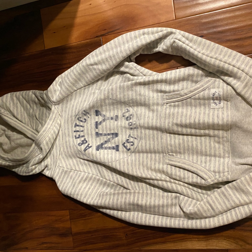 A&F hoodie medium